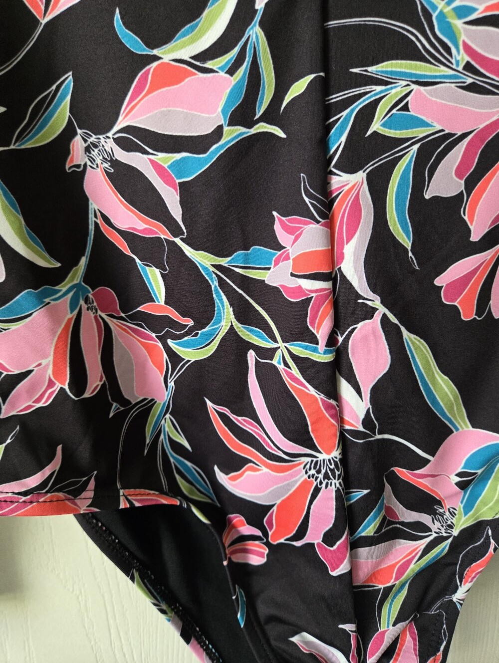 Volcom Rashguard Surf Suit - Picture 5 of 11
